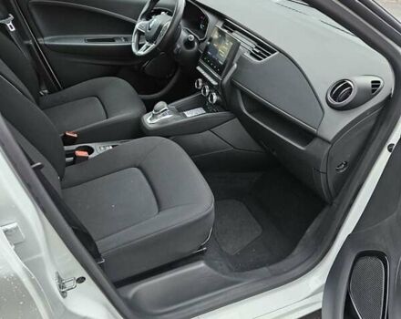 Белый Рено Зое, объемом двигателя 0 л и пробегом 28 тыс. км за 11800 $, фото 15 на Automoto.ua