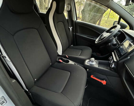 Белый Рено Зое, объемом двигателя 0 л и пробегом 52 тыс. км за 11590 $, фото 26 на Automoto.ua