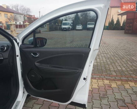 Белый Рено Зое, объемом двигателя 0 л и пробегом 122 тыс. км за 13000 $, фото 38 на Automoto.ua