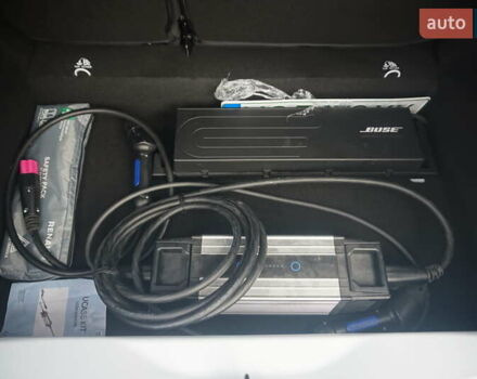 Белый Рено Зое, объемом двигателя 0 л и пробегом 122 тыс. км за 13000 $, фото 52 на Automoto.ua