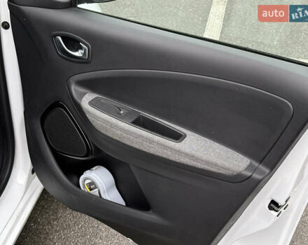 Білий Рено Зое, об'ємом двигуна 0 л та пробігом 77 тис. км за 12990 $, фото 30 на Automoto.ua