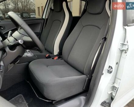 Белый Рено Зое, объемом двигателя 0 л и пробегом 66 тыс. км за 12499 $, фото 25 на Automoto.ua