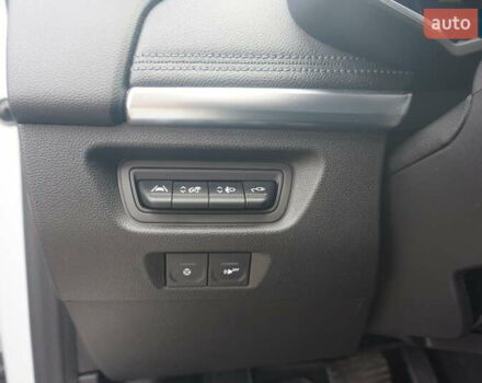 Белый Рено Зое, объемом двигателя 0 л и пробегом 122 тыс. км за 13000 $, фото 27 на Automoto.ua