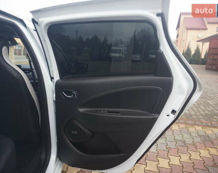 Белый Рено Зое, объемом двигателя 0 л и пробегом 122 тыс. км за 13000 $, фото 44 на Automoto.ua