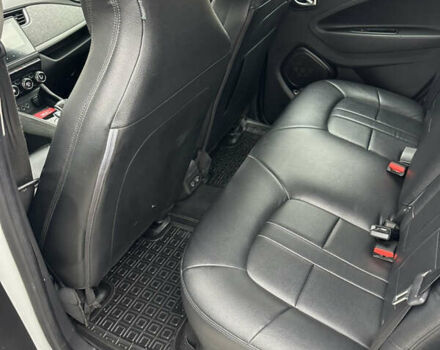 Белый Рено Зое, объемом двигателя 0 л и пробегом 88 тыс. км за 12300 $, фото 23 на Automoto.ua