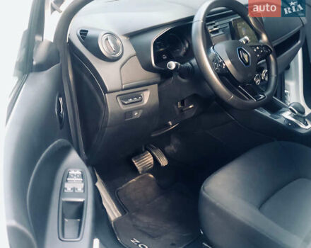 Белый Рено Зое, объемом двигателя 0 л и пробегом 38 тыс. км за 11999 $, фото 6 на Automoto.ua