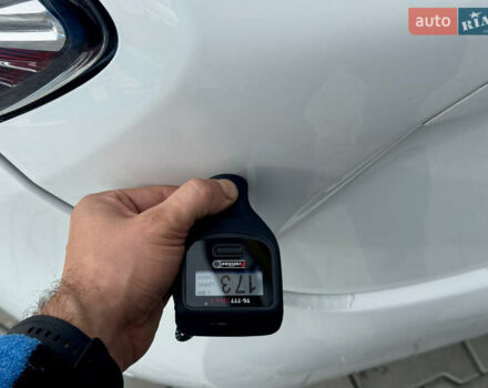 Белый Рено Зое, объемом двигателя 0 л и пробегом 70 тыс. км за 12999 $, фото 54 на Automoto.ua