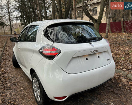 Белый Рено Зое, объемом двигателя 0 л и пробегом 52 тыс. км за 11590 $, фото 4 на Automoto.ua