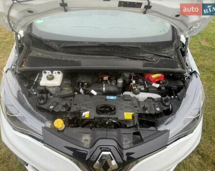 Белый Рено Зое, объемом двигателя 0 л и пробегом 33 тыс. км за 6950 $, фото 11 на Automoto.ua