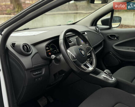 Білий Рено Зое, об'ємом двигуна 0 л та пробігом 28 тис. км за 12222 $, фото 17 на Automoto.ua