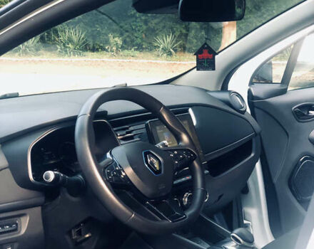 Белый Рено Зое, объемом двигателя 0 л и пробегом 38 тыс. км за 11999 $, фото 9 на Automoto.ua
