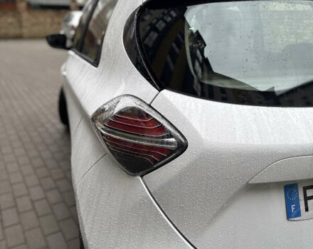 Білий Рено Зое, об'ємом двигуна 0 л та пробігом 69 тис. км за 11800 $, фото 22 на Automoto.ua