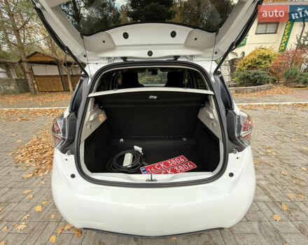 Білий Рено Зое, об'ємом двигуна 0 л та пробігом 30 тис. км за 12300 $, фото 29 на Automoto.ua
