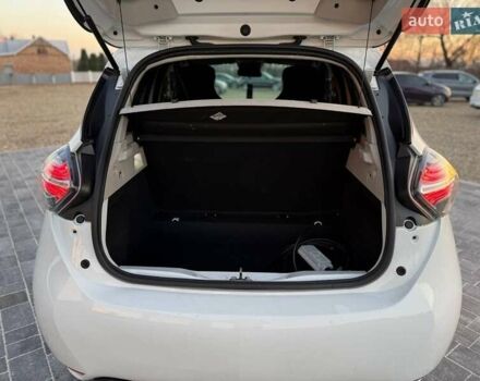 Белый Рено Зое, объемом двигателя 0 л и пробегом 92 тыс. км за 11499 $, фото 29 на Automoto.ua