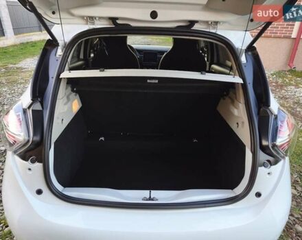 Белый Рено Зое, объемом двигателя 0 л и пробегом 98 тыс. км за 10950 $, фото 32 на Automoto.ua