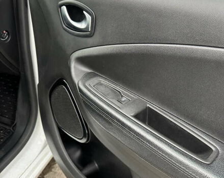 Белый Рено Зое, объемом двигателя 0 л и пробегом 88 тыс. км за 12300 $, фото 21 на Automoto.ua