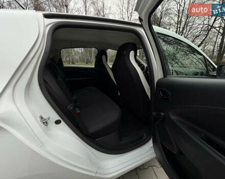 Білий Рено Зое, об'ємом двигуна 0 л та пробігом 28 тис. км за 12222 $, фото 24 на Automoto.ua