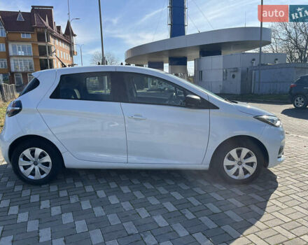 Белый Рено Зое, объемом двигателя 0 л и пробегом 56 тыс. км за 12500 $, фото 1 на Automoto.ua