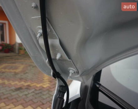 Белый Рено Зое, объемом двигателя 0 л и пробегом 122 тыс. км за 13000 $, фото 58 на Automoto.ua