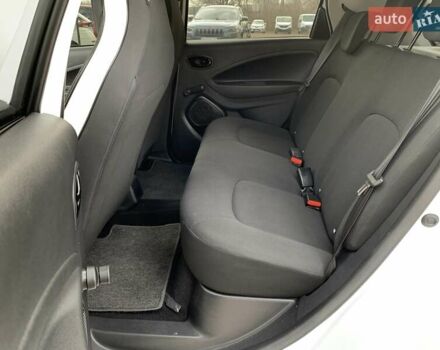 Белый Рено Зое, объемом двигателя 0 л и пробегом 66 тыс. км за 12499 $, фото 27 на Automoto.ua