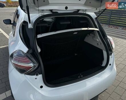 Белый Рено Зое, объемом двигателя 0 л и пробегом 124 тыс. км за 13200 $, фото 20 на Automoto.ua