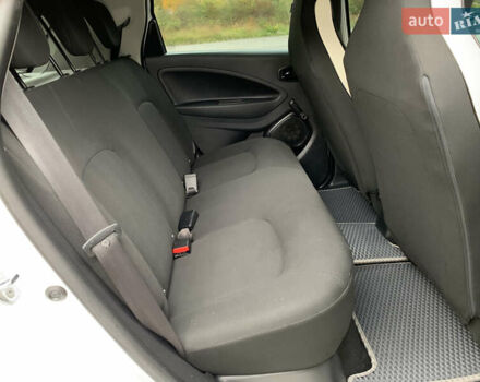 Белый Рено Зое, объемом двигателя 0 л и пробегом 47 тыс. км за 12499 $, фото 29 на Automoto.ua