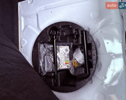 Білий Рено Зое, об'ємом двигуна 0 л та пробігом 69 тис. км за 11800 $, фото 31 на Automoto.ua