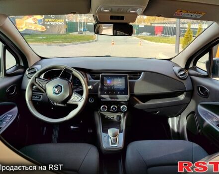 Белый Рено Зое, объемом двигателя 80 л и пробегом 78 тыс. км за 11850 $, фото 9 на Automoto.ua