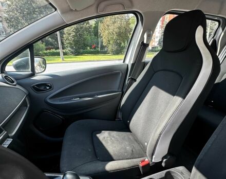Белый Рено Зое, объемом двигателя 0 л и пробегом 165 тыс. км за 8990 $, фото 10 на Automoto.ua