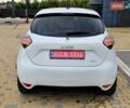 Белый Рено Зое, объемом двигателя 0 л и пробегом 74 тыс. км за 11600 $, фото 5 на Automoto.ua