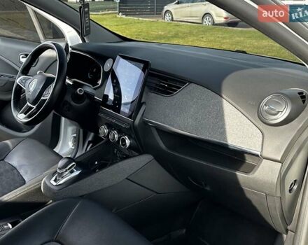 Белый Рено Зое, объемом двигателя 0 л и пробегом 124 тыс. км за 13200 $, фото 13 на Automoto.ua