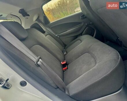 Белый Рено Зое, объемом двигателя 0 л и пробегом 86 тыс. км за 10850 $, фото 94 на Automoto.ua