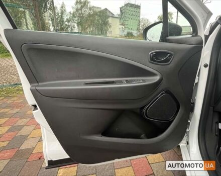 Белый Рено Зое, объемом двигателя 52 л и пробегом 85 тыс. км за 14000 $, фото 8 на Automoto.ua