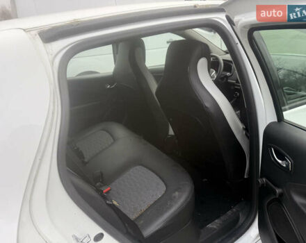 Белый Рено Зое, объемом двигателя 0 л и пробегом 33 тыс. км за 6950 $, фото 9 на Automoto.ua