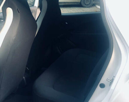 Белый Рено Зое, объемом двигателя 0 л и пробегом 38 тыс. км за 11999 $, фото 14 на Automoto.ua