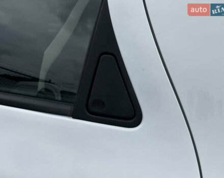 Белый Рено Зое, объемом двигателя 0 л и пробегом 41 тыс. км за 11600 $, фото 19 на Automoto.ua
