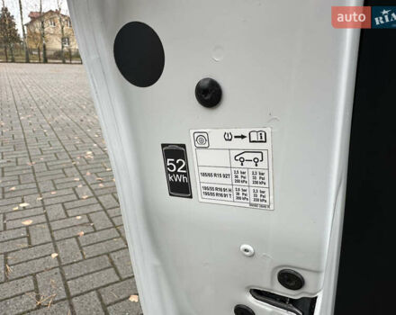 Белый Рено Зое, объемом двигателя 0 л и пробегом 28 тыс. км за 12500 $, фото 39 на Automoto.ua