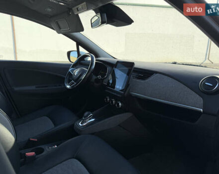 Белый Рено Зое, объемом двигателя 0 л и пробегом 93 тыс. км за 11500 $, фото 11 на Automoto.ua