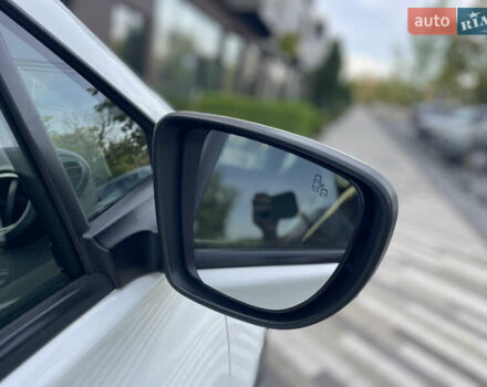 Белый Рено Зое, объемом двигателя 0 л и пробегом 106 тыс. км за 12299 $, фото 30 на Automoto.ua