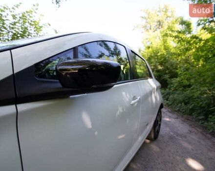Белый Рено Зое, объемом двигателя 0 л и пробегом 34 тыс. км за 13300 $, фото 16 на Automoto.ua
