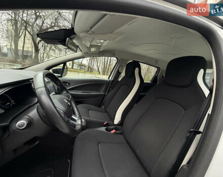 Білий Рено Зое, об'ємом двигуна 0 л та пробігом 28 тис. км за 12222 $, фото 20 на Automoto.ua
