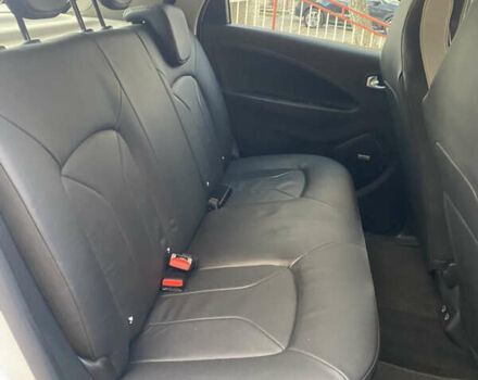 Белый Рено Зое, объемом двигателя 0 л и пробегом 90 тыс. км за 13750 $, фото 12 на Automoto.ua