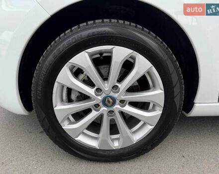 Білий Рено Зое, об'ємом двигуна 0 л та пробігом 84 тис. км за 11999 $, фото 24 на Automoto.ua