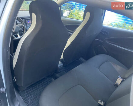 Белый Рено Зое, объемом двигателя 0 л и пробегом 47 тыс. км за 13999 $, фото 14 на Automoto.ua