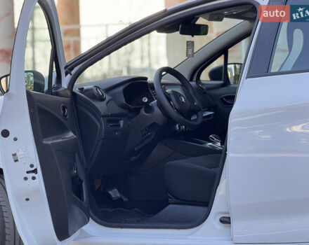 Белый Рено Зое, объемом двигателя 0 л и пробегом 183 тыс. км за 9700 $, фото 27 на Automoto.ua