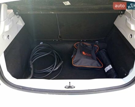 Рено Зое 2020 в Ходорів на Automoto.ua Белый Рено Зое, объемом двигателя 0 л и пробегом 46 тыс. км за 12800 $, фото 10 на Automoto.ua