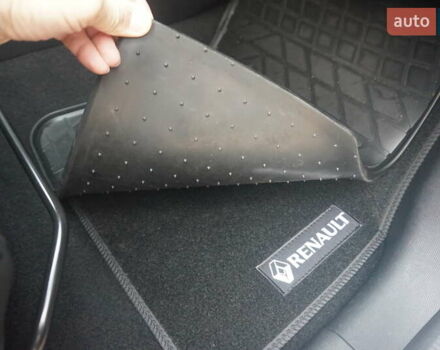 Белый Рено Зое, объемом двигателя 0 л и пробегом 122 тыс. км за 13000 $, фото 42 на Automoto.ua