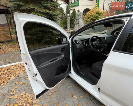 Белый Рено Зое, объемом двигателя 0 л и пробегом 30 тыс. км за 12300 $, фото 5 на Automoto.ua