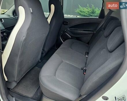 Белый Рено Зое, объемом двигателя 0 л и пробегом 74 тыс. км за 11600 $, фото 14 на Automoto.ua