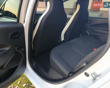 Белый Рено Зое, объемом двигателя 0 л и пробегом 98 тыс. км за 10950 $, фото 28 на Automoto.ua